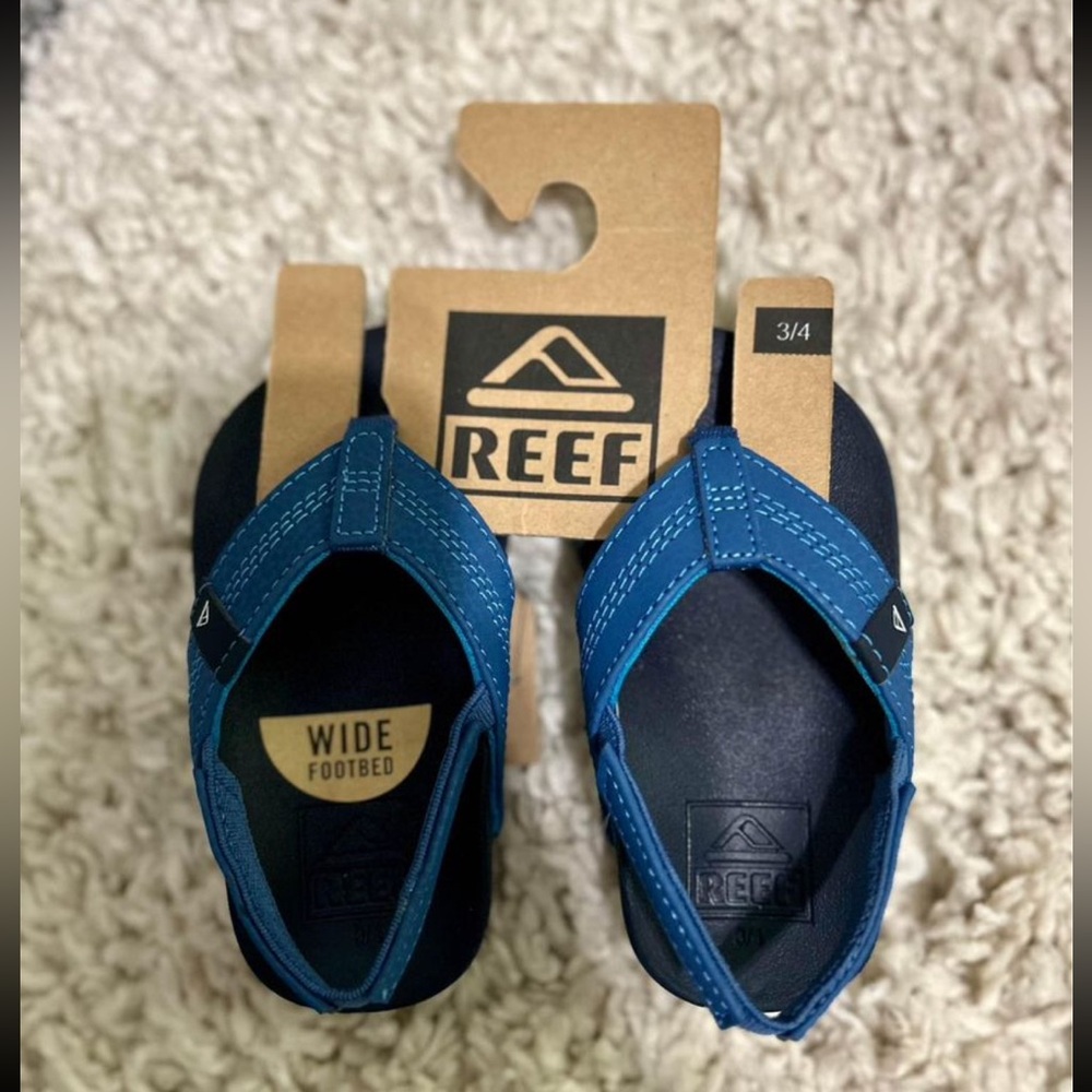 NWT Boys Reef Sandals. Size 3/4.